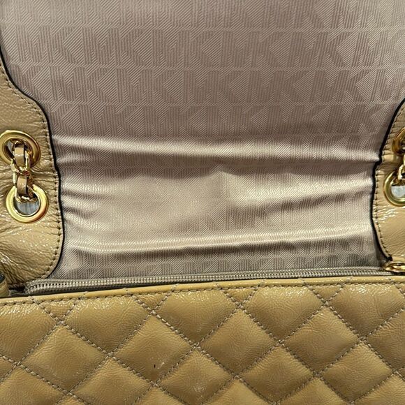 MICHAEL KORS PATENT SLOAN BAG BEIGE - Picture 7 of 14